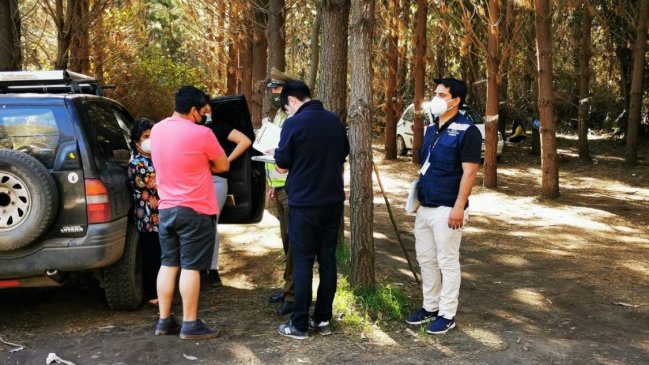 Más de 100 personas celebraron ilegalmente el 