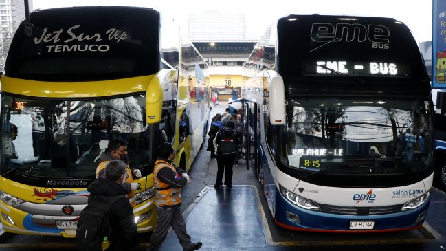 Minsal autorizará traslados entre regiones desde la próxima semana