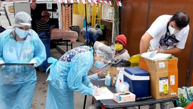 Antofagasta: En calles, ferias, campamentos y ollas comunes se buscan infectados asintomáticos