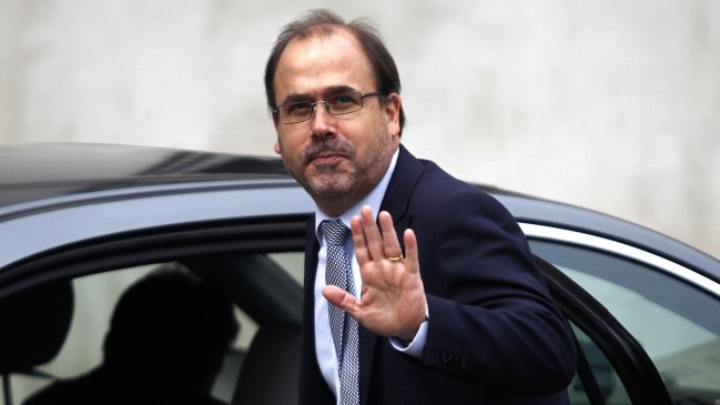 Undurraga: Sería impresentable que se elijan candidatos presidenciales entre cuatro paredes