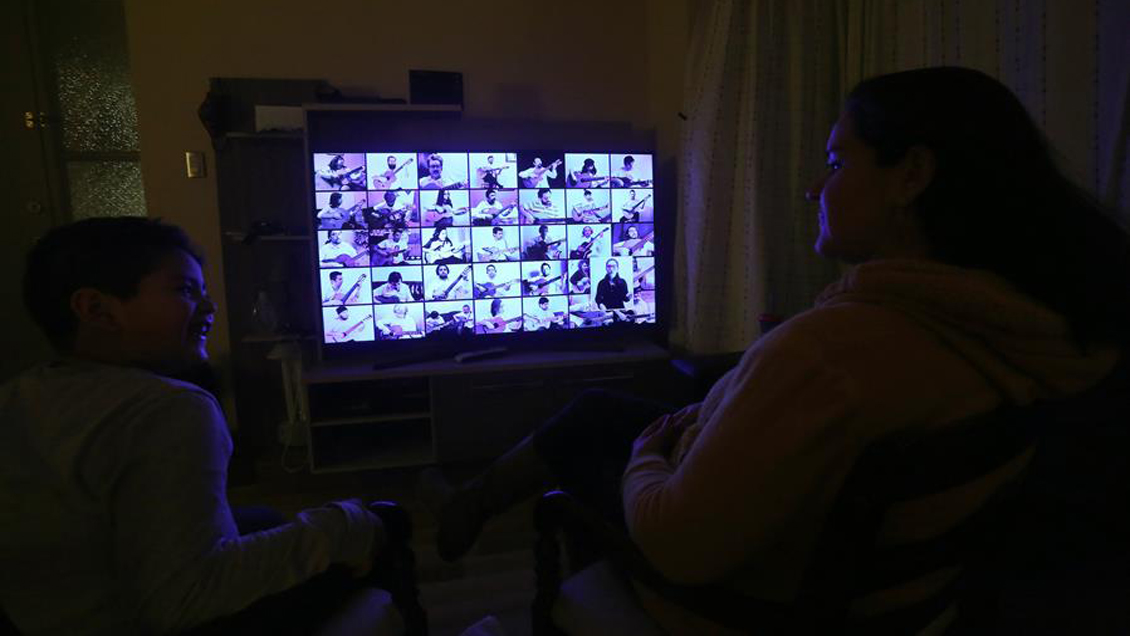 Chile lamentó 47 años sin Víctor Jara al son de mil guitarras 