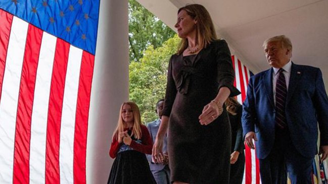 Ad portas de la presidencial, Trump nomina a jueza conservadora para la Suprema