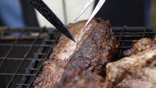 Múltiples asados congregaron a 90 personas en condominio de Peñalolén