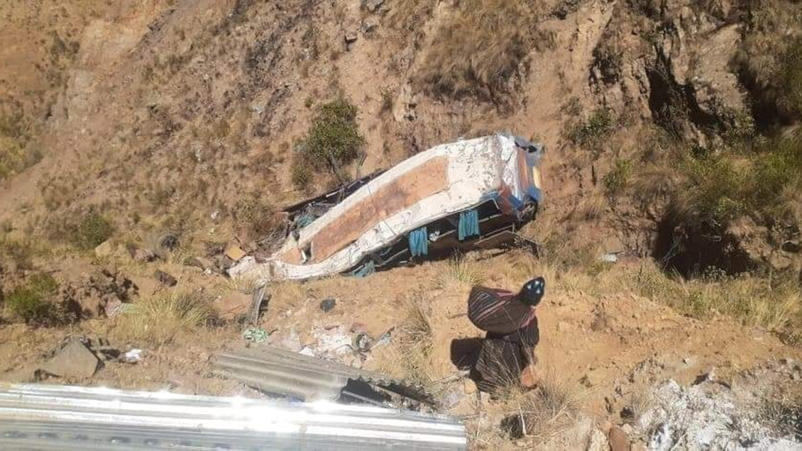 Bus cayó a un barranco en Bolivia: Hay al menos 19 personas fallecidas