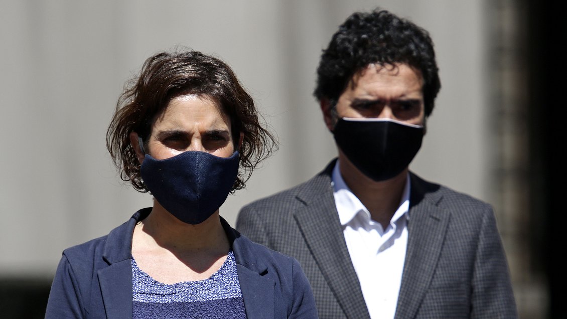 Gobierno culpa al machismo al insistir en la urgencia de reabrir colegios y jardines