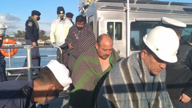 Seis pescadores fueron rescatados con vida tras naufragio en Calbuco