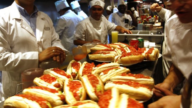 Trabajadores denuncian que Dominó los obliga a repartir propinas con sus jefes