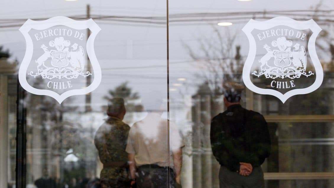 Justicia confirmó procesamientos de tres ex oficiales del Ejército por destrucción de archivos de la CNI