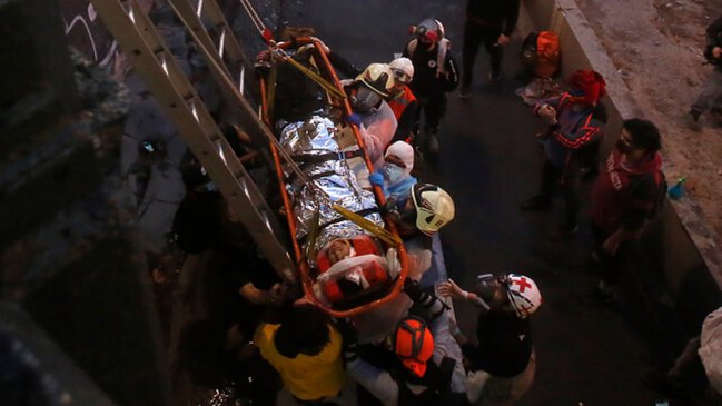 Menor cayó de un puente en medio de las protestas en Santiago