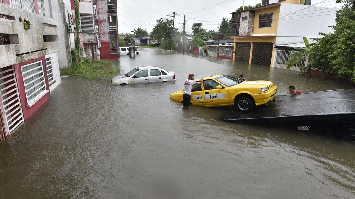Un muerto y casi 600.000 afectados por lluvias y desfogue de presa en México