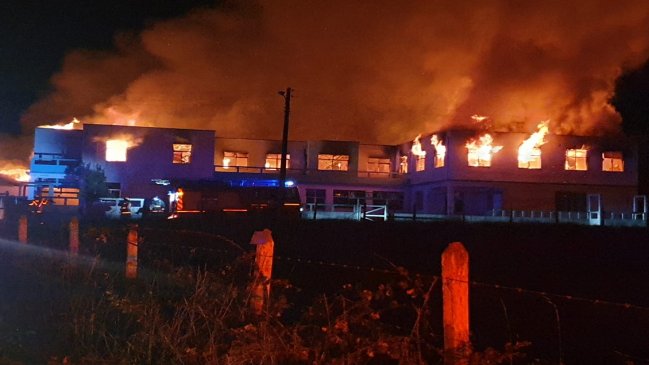 Desafío Levantemos Chile reconstruirá escuela internado quemada en Cañete