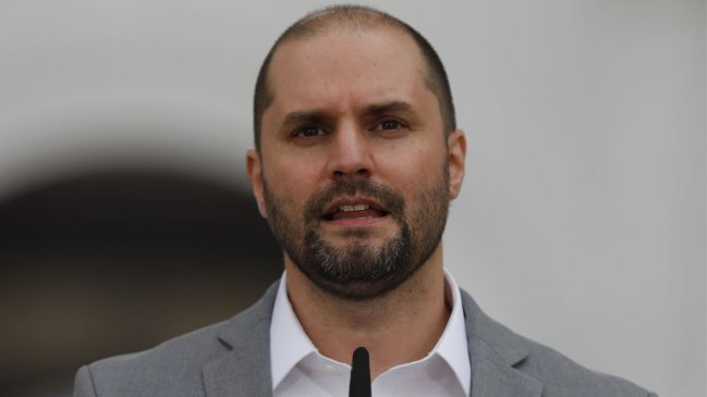 Gobierno reitera respaldo a Carabineros y acusa que 