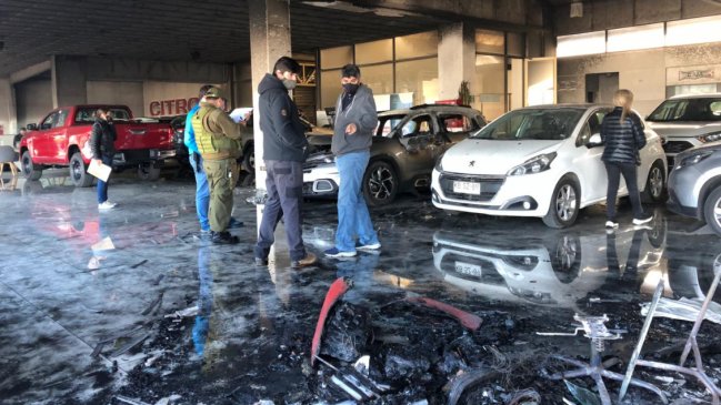 Ataque incendiario a automotora de Concepción: Cuatro vehículos destruidos