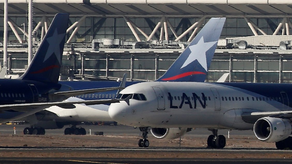 Latam negocia una reducción permanente de sueldos en Brasil