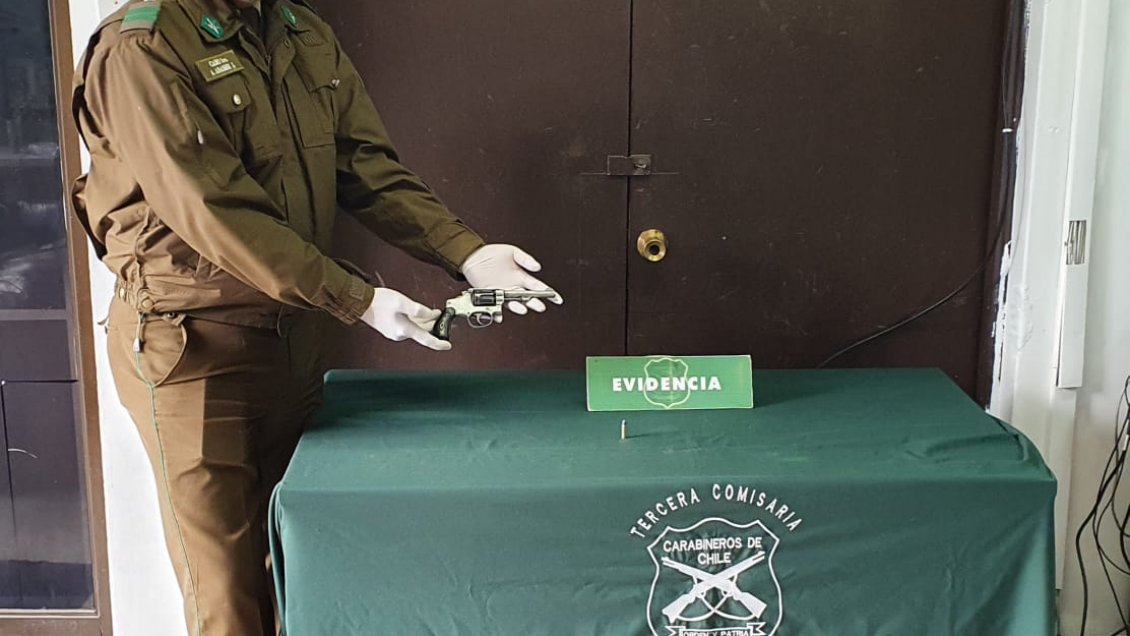 En control sanitario sujeto fue detenido por portar arma robada