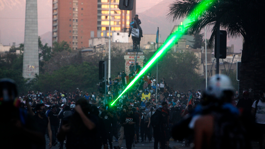 Masiva manifestación en Baquedano e incidentes en los alrededores