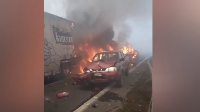 Al menos dos fallecidos por desastre carretero en Victoria