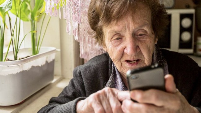 Más de 350 adultos mayores recibirán dispositivos móviles en San Fernando