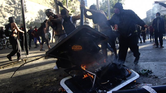 Alessandri calificó a los vándalos de Plaza Italia como 