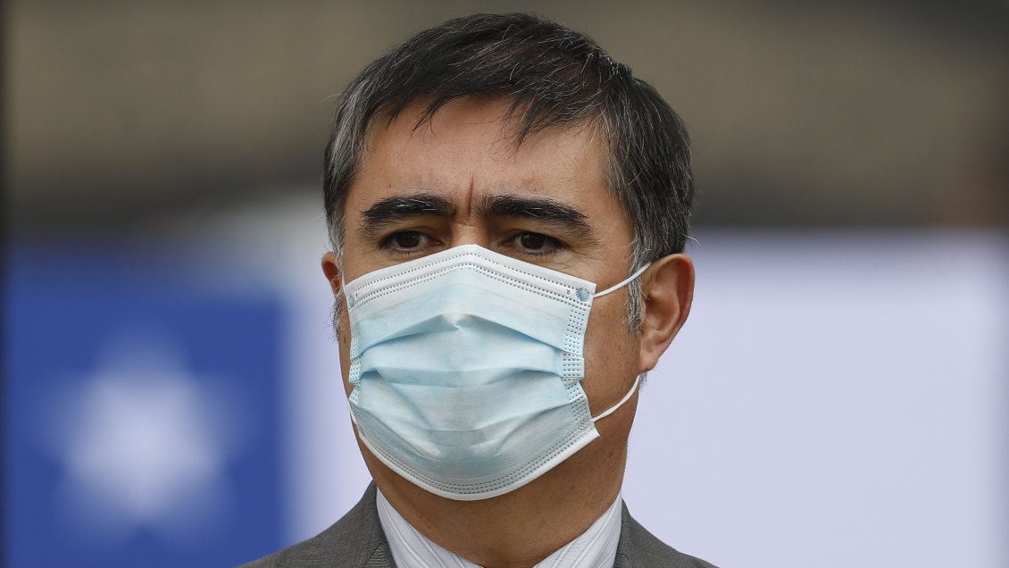 Ministro Desbordes estima que empujón a menor hacia el Río Mapocho 