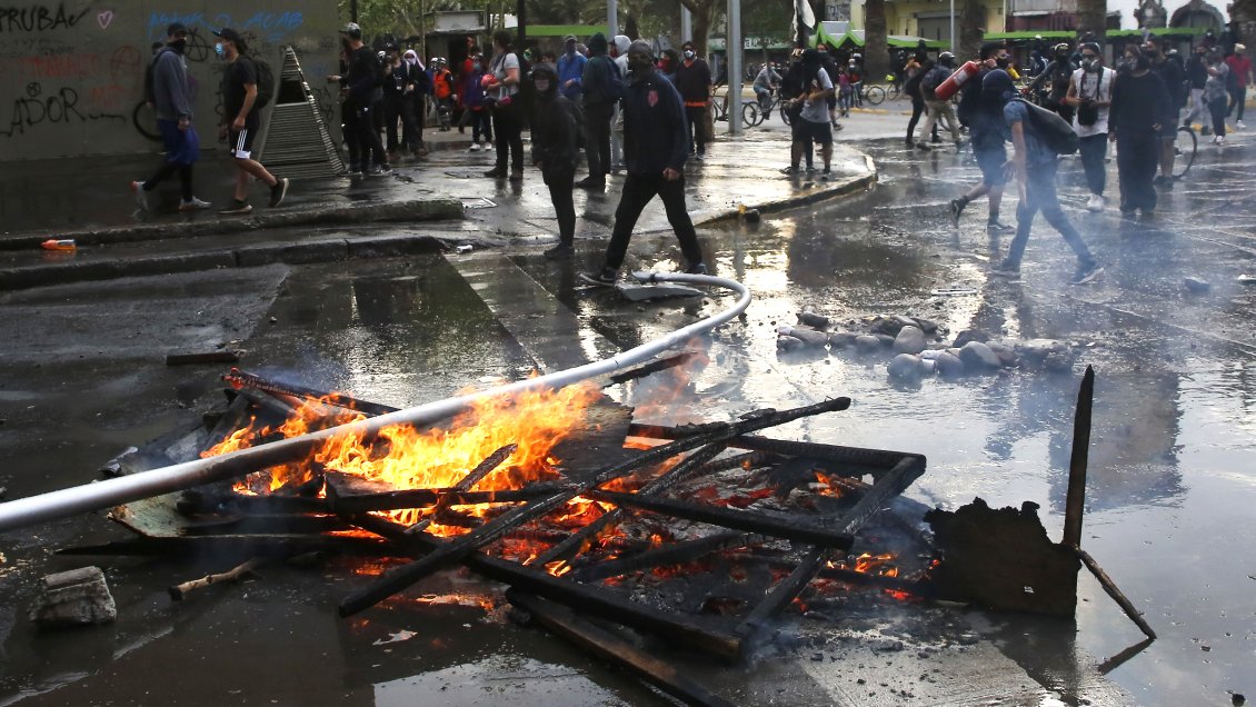 Presidente del Partido Comunista y vandalismo en Plaza Italia: 