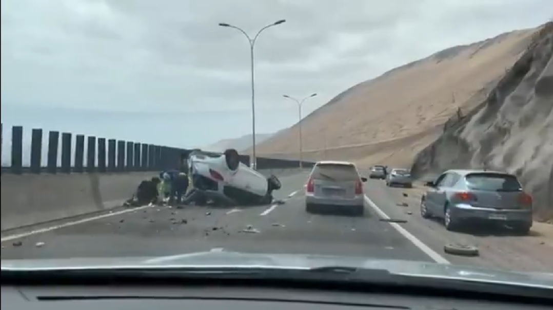 Un lesionado grave tras volcamiento en ruta que une Iquique con Alto Hospicio