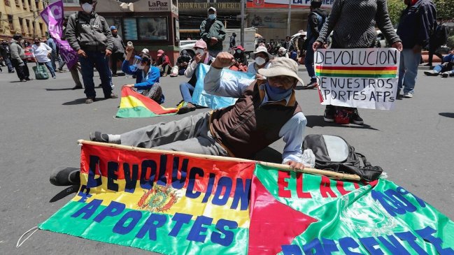 Frente a la crisis, Perú y Bolivia también discuten retiro de fondos de pensiones