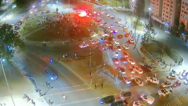 Caravana se manifestó e interrumpió el tránsito en el centro de Santiago