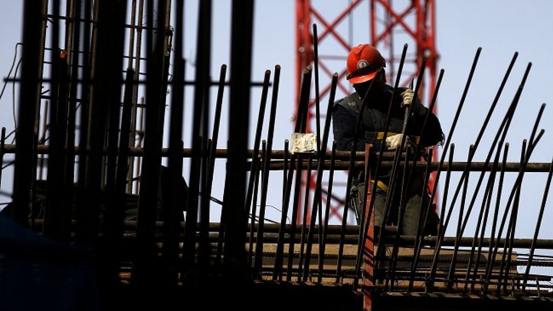 Ñuble: Mujeres que trabajan en construcción no superan el 8% del sector