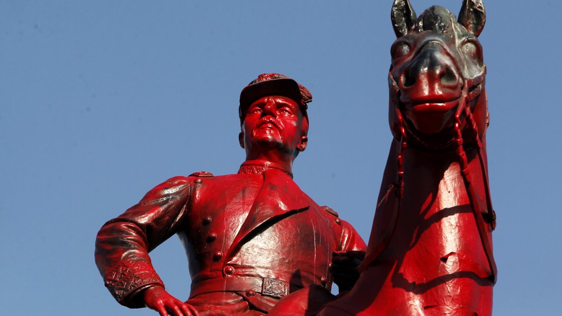 Consejo de Monumentos Nacionales se abrió a trasladar estatua del general Baquedano