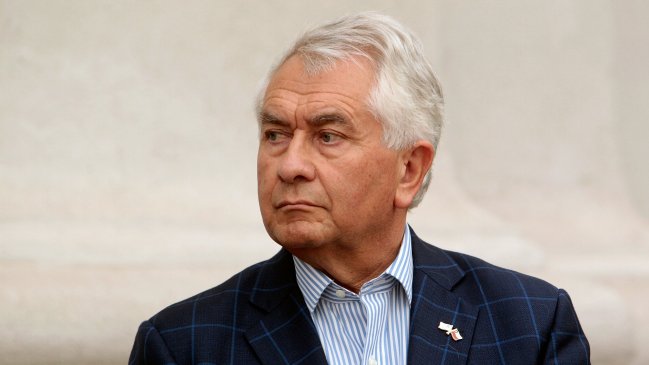 Ministro Paris deberá especificar qué correos no entregará a la Fiscalía