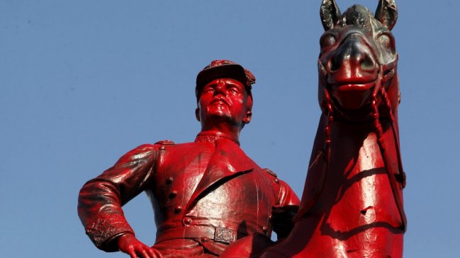 Consejo de Monumentos Nacionales se abrió a trasladar estatua del general Baquedano