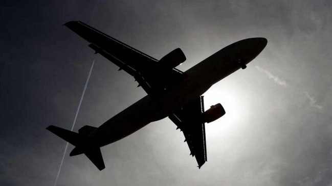 Dos sujetos intentaron salir volando de Los Lagos con un certificado falso de Covid negativo