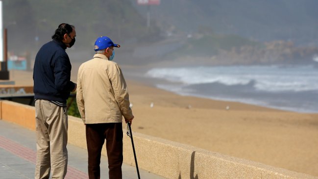 Un 72% de los chilenos presta ayuda financiera a los adultos mayores
