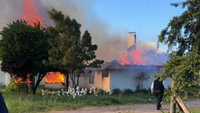 Incendio dejó sin casa a ex alcalde de Teno