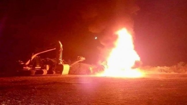 Weichán Auka Mapu se adjudicó el ataque incendiario a camiones en Carahue
