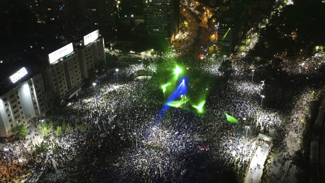 Plebiscito: Multitudinarias celebraciones del Apruebo a lo largo del país