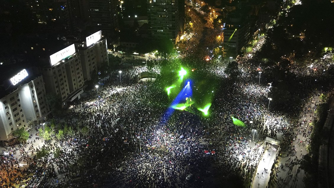 Plebiscito: Multitudinarias celebraciones del Apruebo a lo largo del país