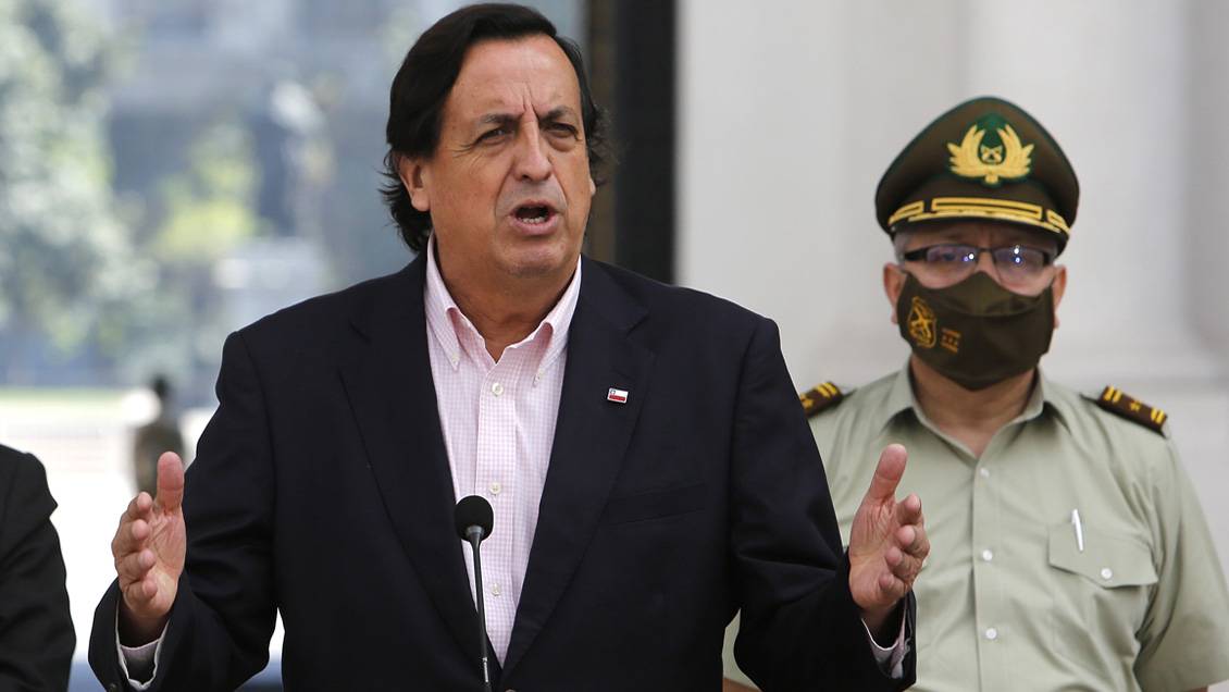 Pérez se defiende: En estado de catástrofe Carabineros no depende del Ministerio del Interior