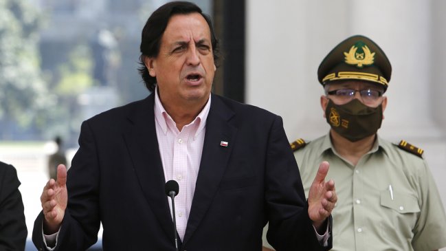 Pérez se defiende: En estado de catástrofe Carabineros no depende del Ministerio del Interior