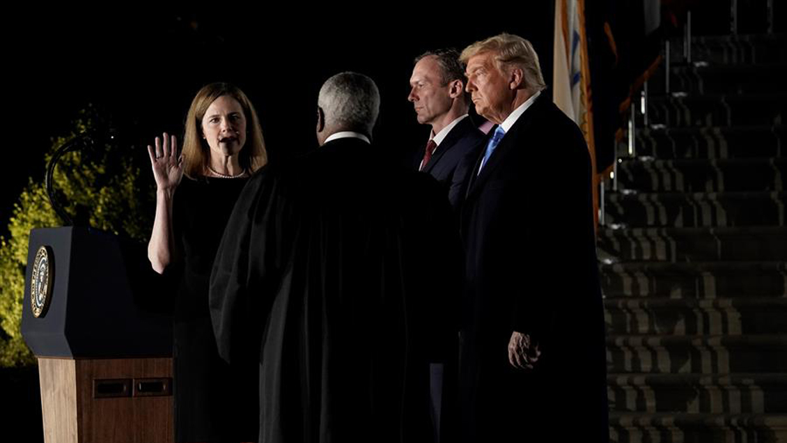 EEUU: La ultraconservadora Amy Barrett juró como reemplazante de Ruth Bader Ginsburg en la Suprema