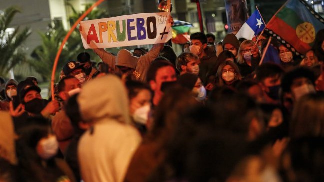 Según Cadem, un tercio de la derecha votó Apruebo