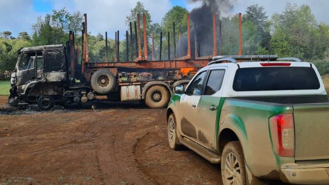 Ataque incendiario dejó ocho máquinas forestales quemadas en Lumaco
