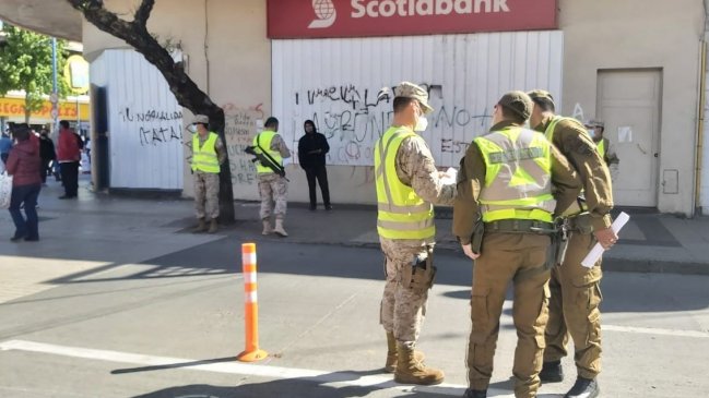 Sorprenden en fila de notaría a sujeto que incumplía una cuarentena en Chillán