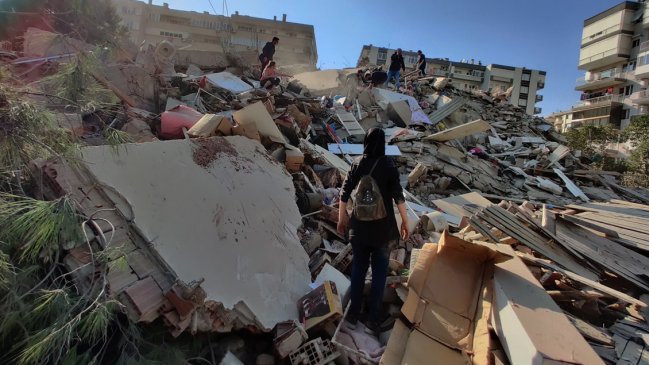   Fuerte terremoto sacudió las costas de Grecia y Turquía: Al menos cinco muertos y cientos de heridos 