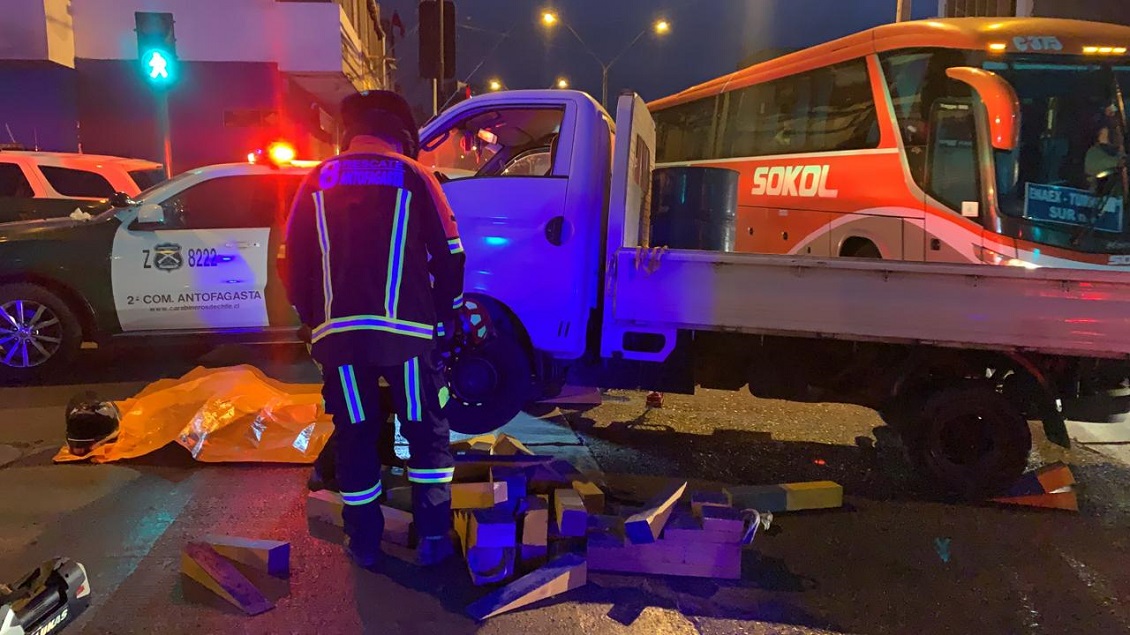 Repartidor de aplicación falleció al chocar con camión en Antofagasta