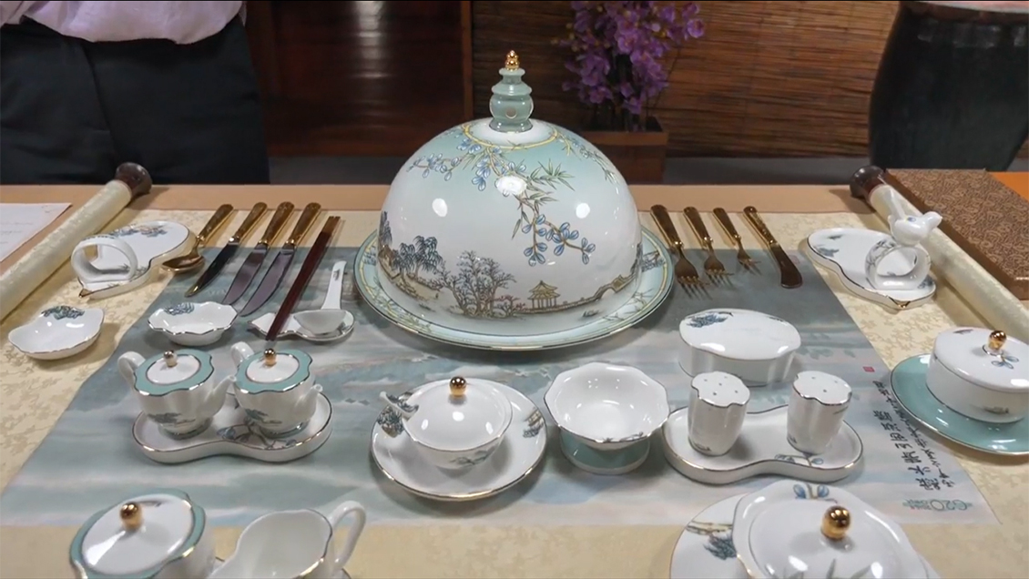La impresionante vajilla de porcelana china hecha con ceniza de huesos
