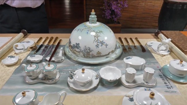 La impresionante vajilla de porcelana china hecha con ceniza de huesos