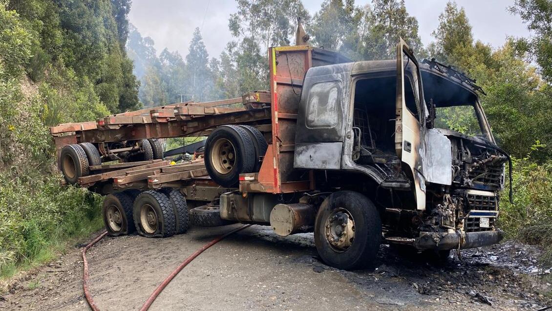 Trabajadores forestales fueron maniatados y golpeados en medio de un atentado incendiario