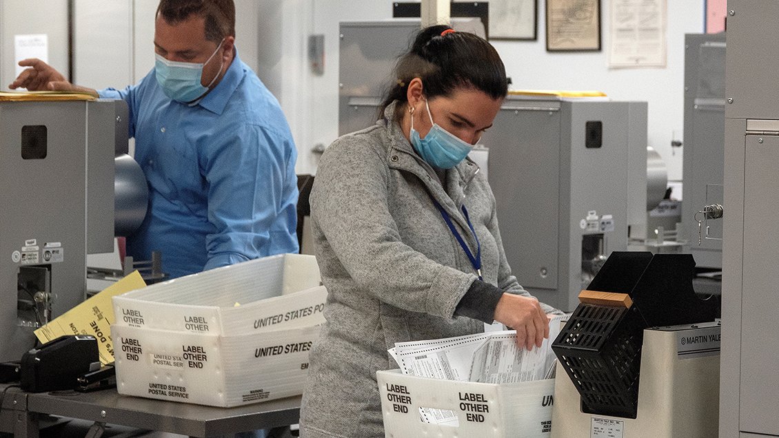 Juez de EEUU ordena revisar centros de conteo por posibles votos extraviados